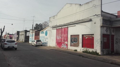 Excelente Local Esquina De 1000 M2 Con Entrada Para Camiones. Canelones. Ciudad