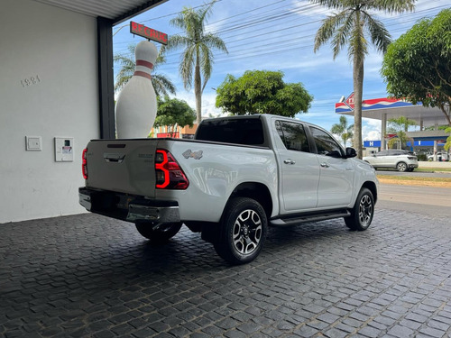 Toyota Hilux 2.8 D-4D TURBO DIESEL CD SRX 4X4 AUTOMÁTICO