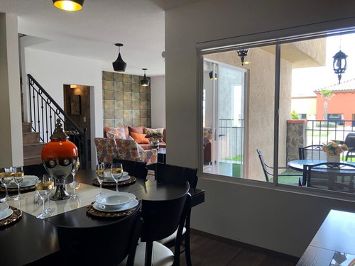 Venta De Casa En Pachuca Fraccionamiento Con Alberca, 3 Recamaras, 2 Lugares De Estacionamiento. Agenda Tu Visita Hoy Mismo!
