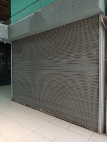 Oportunidad Local En Centro Comercial Rivadavia Entre Córdoba Y Santiago Del Estero
