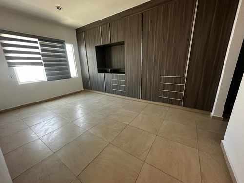 Venta Céntrica Con 5 R Y 4 B Roof Garden Y Alberca