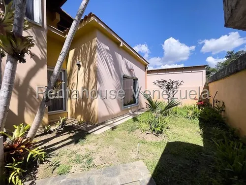 Casa En Venta. Urb. Sorocaima.