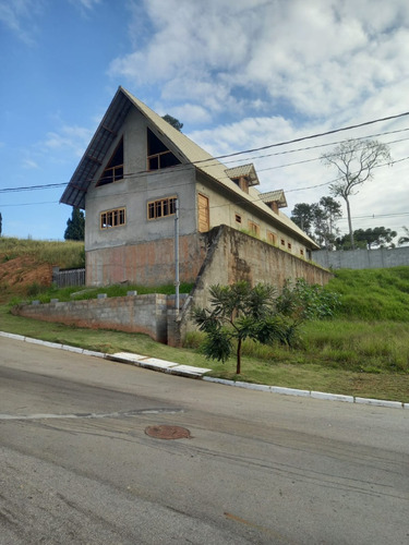 Vendo Casa Inacabada, Estilo Chalé, Com Um Lindo Sótão Com Vista Para O Lago.
