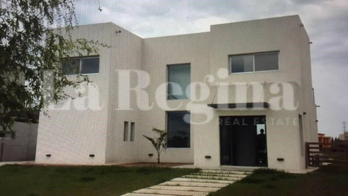 Casa  En Venta Ubicado En San Benito, Villanueva, Tigre