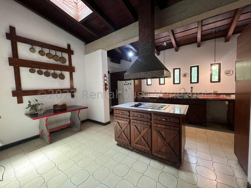 Linda Casa Al Estilo Colonial En Venta En Prados Del Este Yf