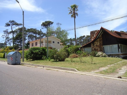 Imagen 2 de 13 de Chalet Muy Confortable Para Familia Amplia A 20 Metros De La Playa Mansa!