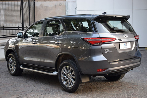 Imagen 6 de 17 de Toyota Sw4 Srx A/t 7 Asientos 2023 0km