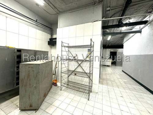 Excelente Local Comercial En Alquiler En Los Palos Grandes, 25-9993