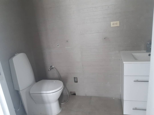 Espacio Abierto, Sin Tabiqueria Para Adaptarlo A Cualquier Proyecto. Alquiler De Oficina En La Emblematica Torre Easo De El Rosal-chacaito. 443 Mts. La Vista Es Maravillosa.