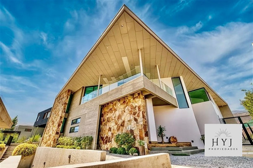 Moderna Arquitectura!! En Condominio Los Rios