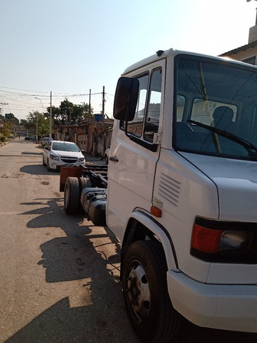 Imagem 8 de 15 de Mercedes Bens 710 2005