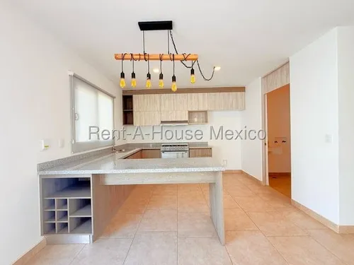 Casa En Renta De 3 Recamaras En El Salitre