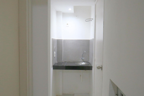 Venta Apartamento De Un (1) Dormorio Con Renta. Ciudad Vieja. Renta Anual 7%