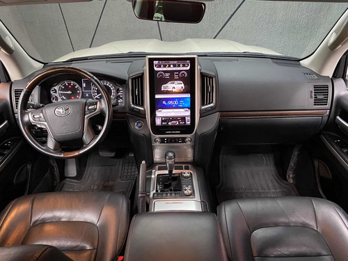 Imagen 5 de 9 de Toyota Land Cruiser 200