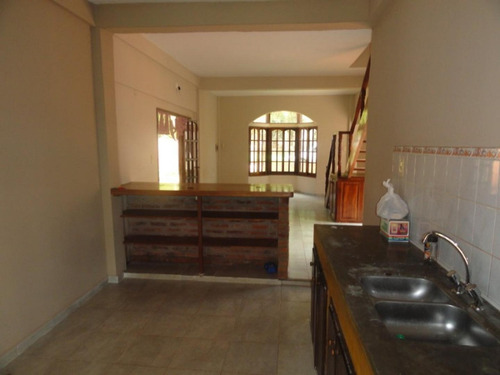 Imagen 4 de 27 de Imponente Casa En Venta En Barrio Altos De Bella Vista
