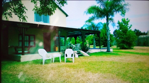 Complejo Turístico De Cuatro Casa Con Costa Al Lago