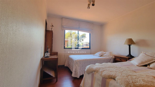 Casa En Venta De 4 Dorm. En La Reina