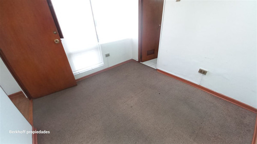 Oficina En Venta, 1/2 Cuadra Del Metro Alcántara, Las Condes