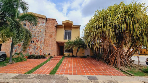 215136 Venta Townhouse Amoblado, Res. Hoyo 5, Villas De San Diego Country Club, 326m² Solo Clientes