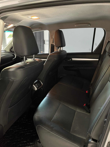 Imagen 13 de 18 de Toyota Hilux 2.8 Cd Srx 177cv 4x2 At