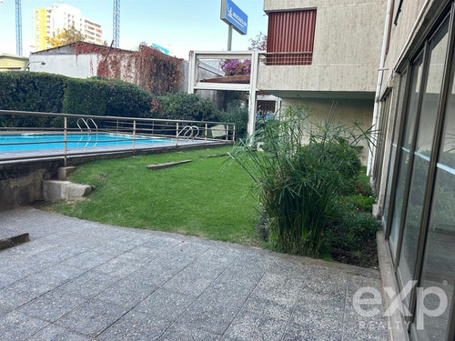 Departamento En Venta De 4 Dorm. En Ñuñoa, Excelente Estado