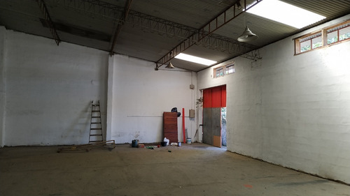 Imagen 13 de 15 de Galpón Con Oficina Sobre Carcano. Galpón En Venta. - 700 M². 250 M² Cub.