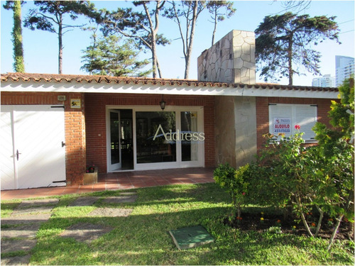 Chalet Típico De Punta Del Este, A 300 Metros De Playa Mansa- Ref: 2993