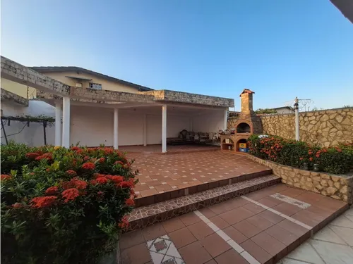 Urb. La Floresta, Condominio 6