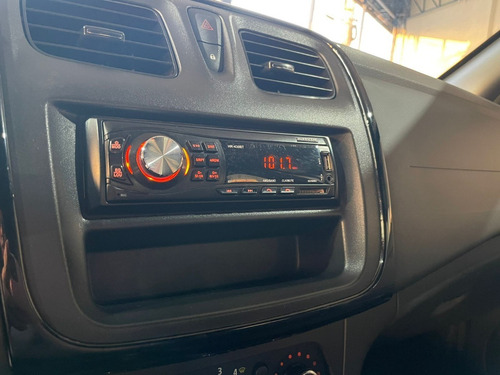 Imagem 10 de 15 de Carro Renault Logan Oportunidade De Financiamento