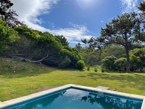 Imagen 3 de 15 de Casa En Carilo 50 Metros Del Mar P/12 Personas