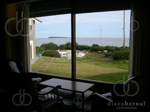 Imagen 2 de 19 de En Primera Línea, Mansión Clásica De 7 Dormitorios Con Gran Parque, Piscina Y Muy Linda Vista Al Mar.- Ref: 495
