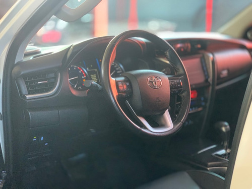 Toyota SW4 SRX 2.8 turbodiesel 5L 4x4 (Aut)