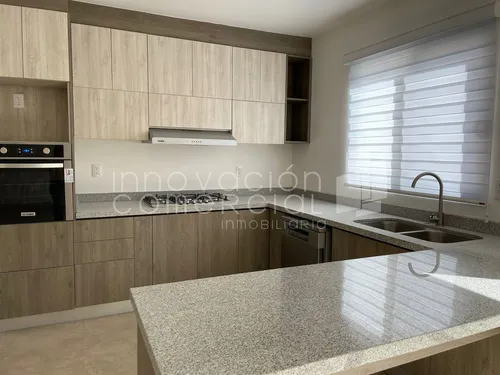 Casa En Venta De 4 Recámaras En Condominio Torre De Piedra Bugambilias
