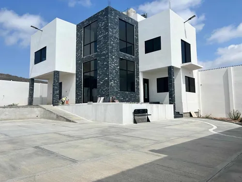 Casa Grande Tipo Minimalista