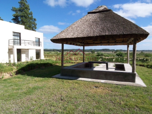 Venta De Casa De 3 Dormitorios En La Laguna Del Diario En Punta Del Este, Maldonado.- Ref: 1605