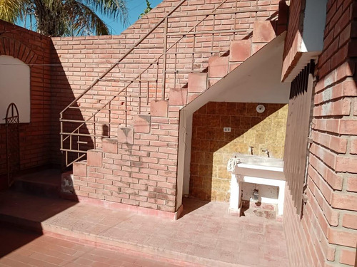 Casa De Dos Unidades Funcionales Independientes En Barrio General Paz
