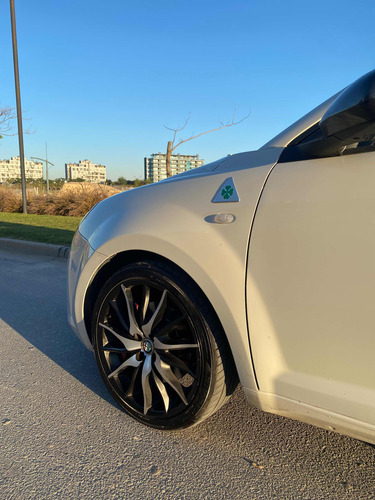 Imagen 2 de 23 de Alfa Romeo Mito 2015 1.4 Tbi Quadrifoglio Verde
