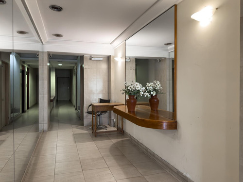 Venta - Departamento 2 Ambientes Con Patio - Recoleta