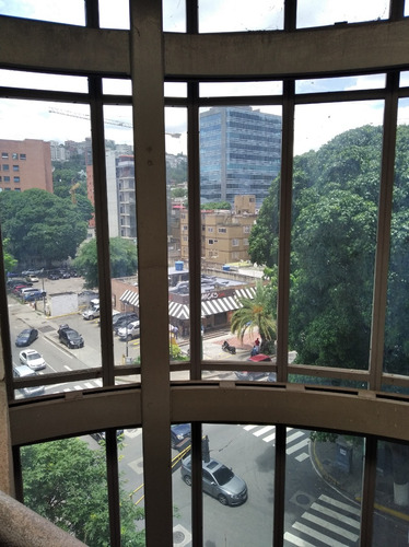 En Alquiler Oficina En Las Mercedes De 136m2