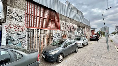 Venta De Galpon Ubicado En Plena Avenida