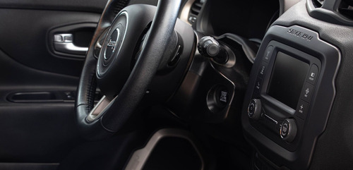 Imagen 11 de 15 de Jeep Renegade 2017 1.8 Latitude At