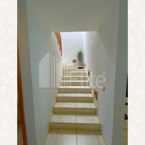 Casa En Venta Con Amplio Jardin En Cumbres Del Lago