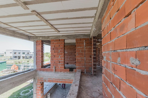 Casa 4 Ambientes A Estrenar En El Rebenque