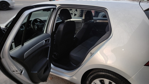 Imagen 10 de 13 de Volkswagen Golf 2015 1.4 Comfortline Tsi