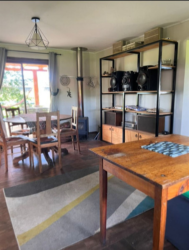Casa En Venta De 2 Dorm. En Sagrada Familia