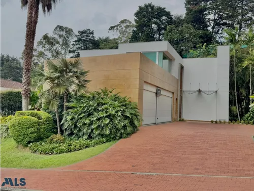 Hermosa Casa Con Energía Solar En Una Ubicación ...(mls#253904)