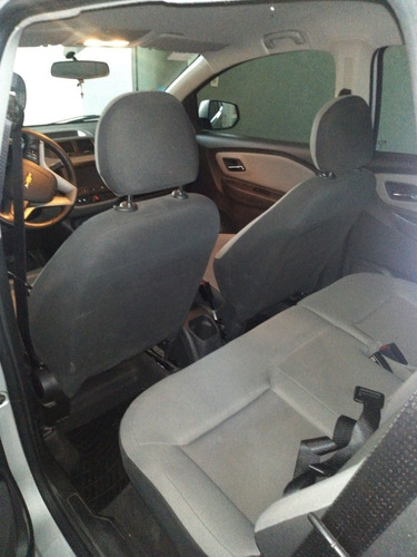 Imagen 4 de 9 de Chevrolet Spin 2016 1.8 Lt 5as 105cv