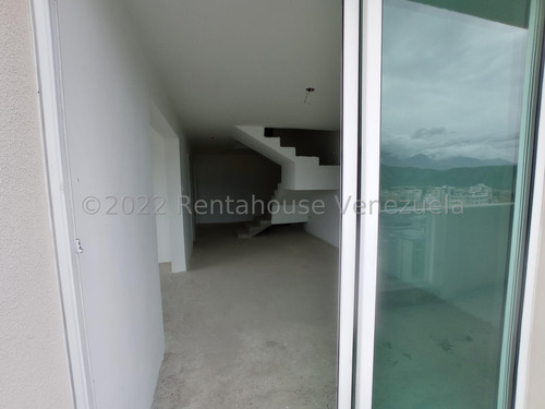 Apartamento Penthouse En Venta Obra Limpia Con Planta Electrica Jardin Piscina Cancha Tenis Planta Estef 24-5713