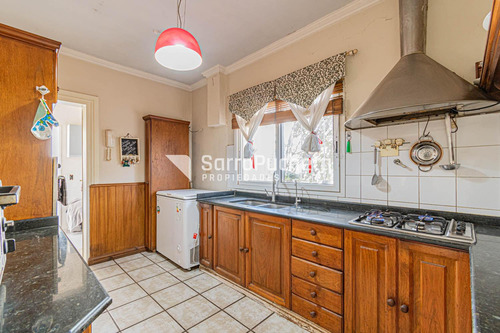Venta Casa 5 Ambientes Con Garaje, Quincho Y Piscina En Haedo.
