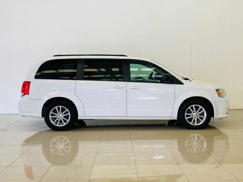 Imagen 4 de 15 de Dodge Grand Caravan 2019 3.7 Sxt+ At